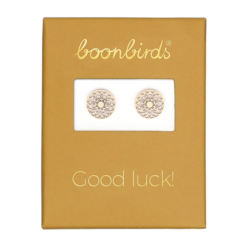 Vergoldete Ohrstecker mit dem Motiv Mandala des Glücks von der Marke boonbirds